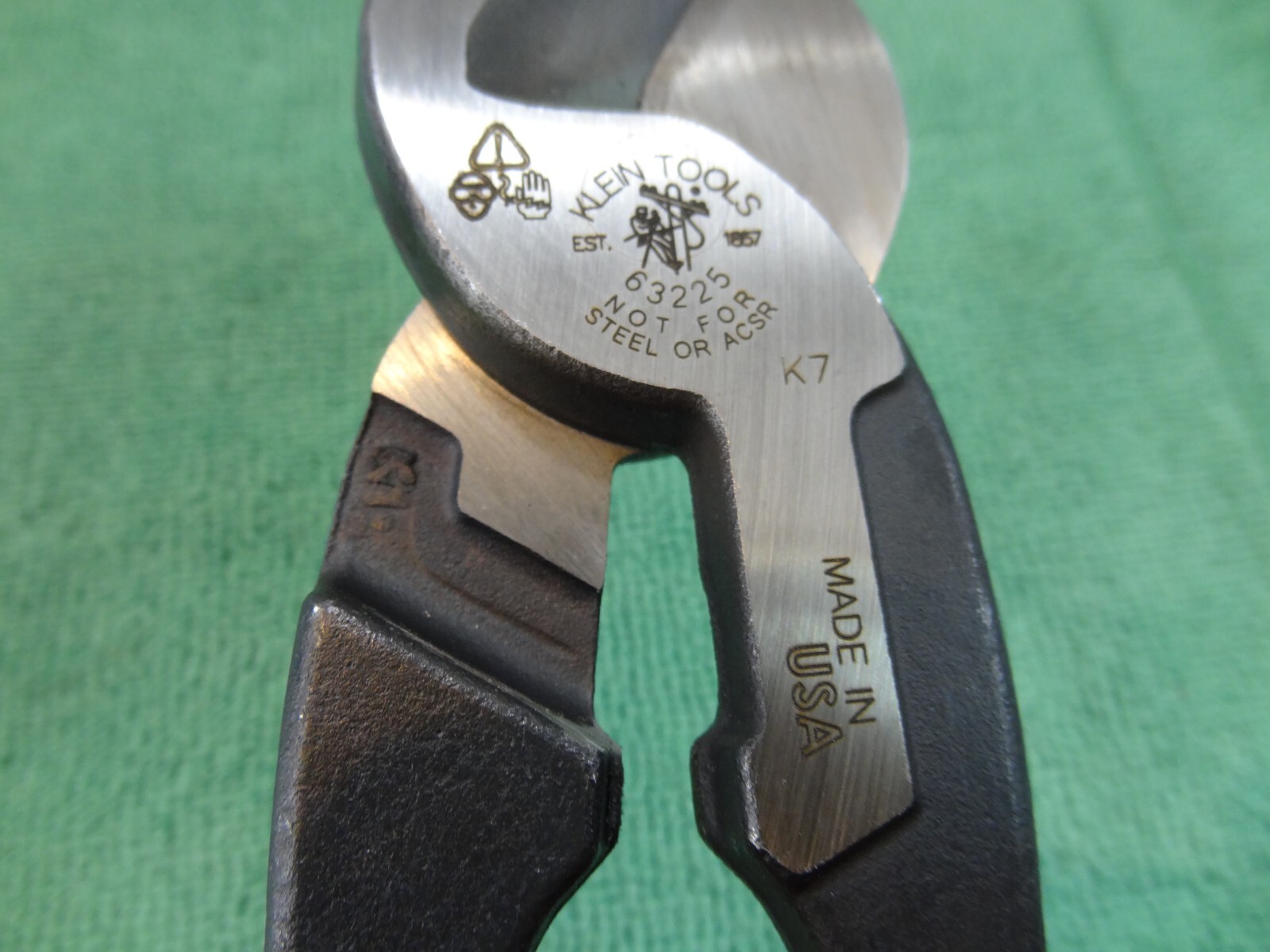 KLEIN TOOLS 9" HIGH-LEVERAGE CABLE CUTTER - 63225 - MADE IN USA