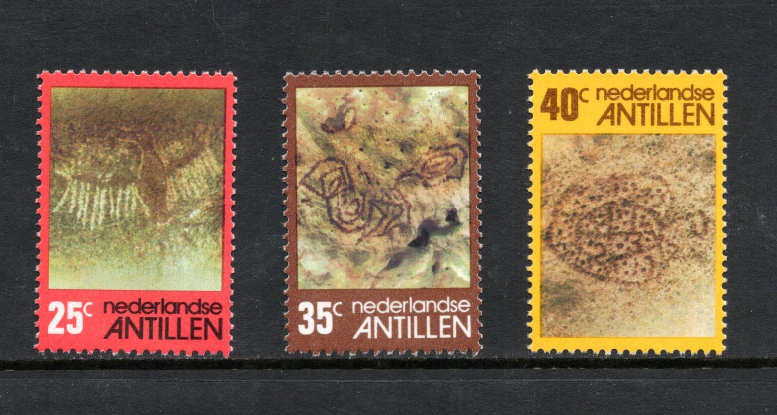 R6054   Netherlands Antilles   1977   petroglyphs  birds  turtles   3v.   MNH