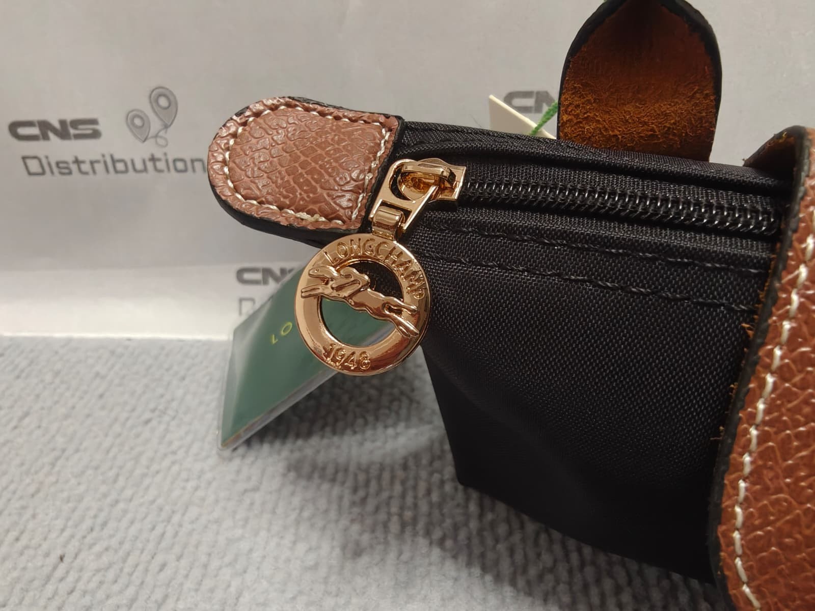 NEW US STOCK & SHIP LongChamp cosmedic bag (black) LPW