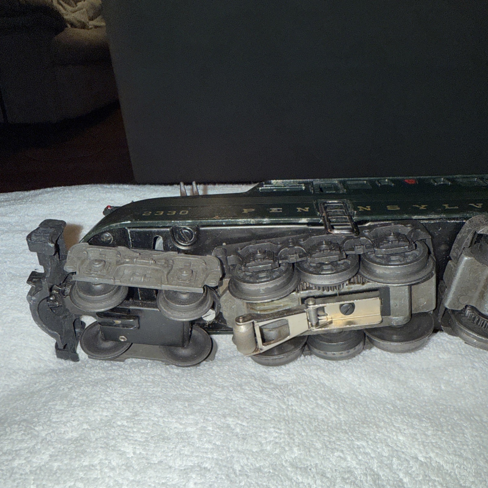 (B) Lionel O Gauge 2330 Pennsylvania GG-1 Electric Locomotive 5 Stripe Green