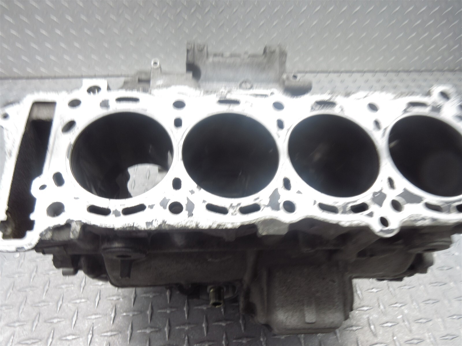 2002 01-02 Suzuki GSXR 1000 GSXR1000 Crankcase Case Engine Motor Block Piston