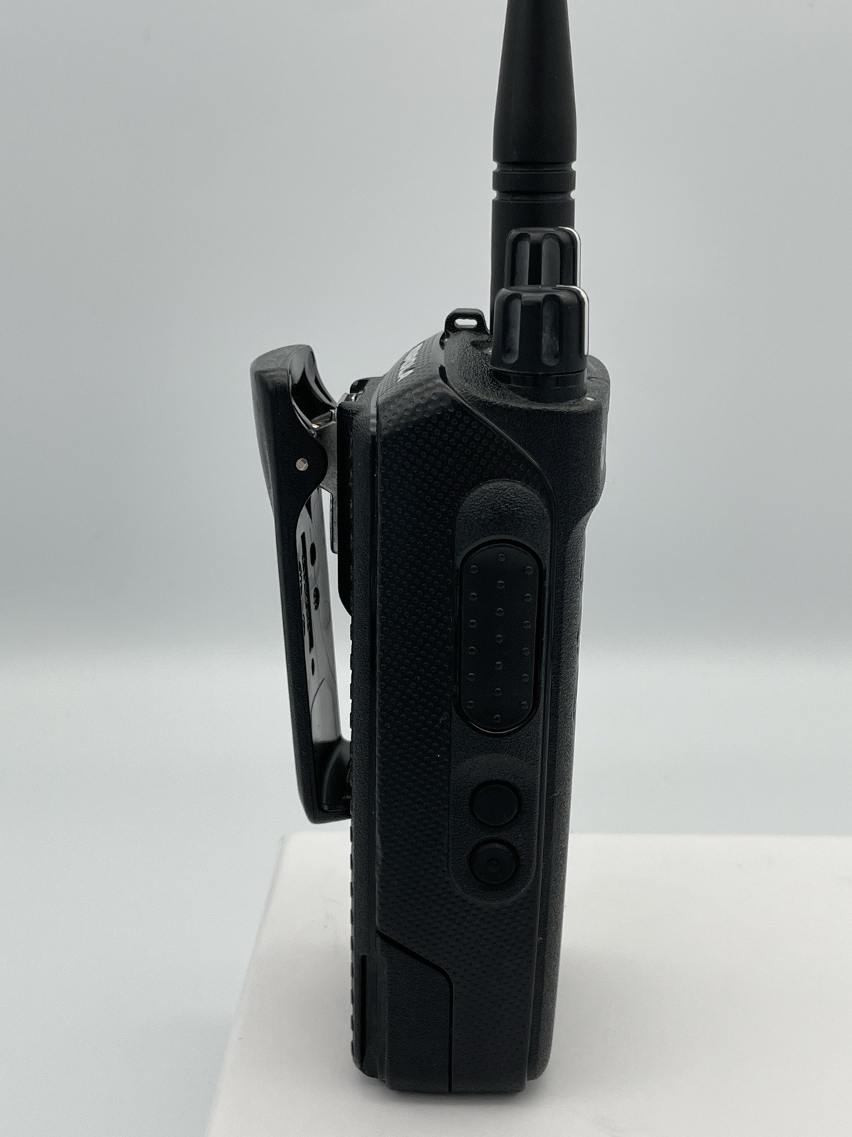 Motorola XPR 3300 UHF MOTOTRBO Portable Radio – Battery-Tested- Free Programming