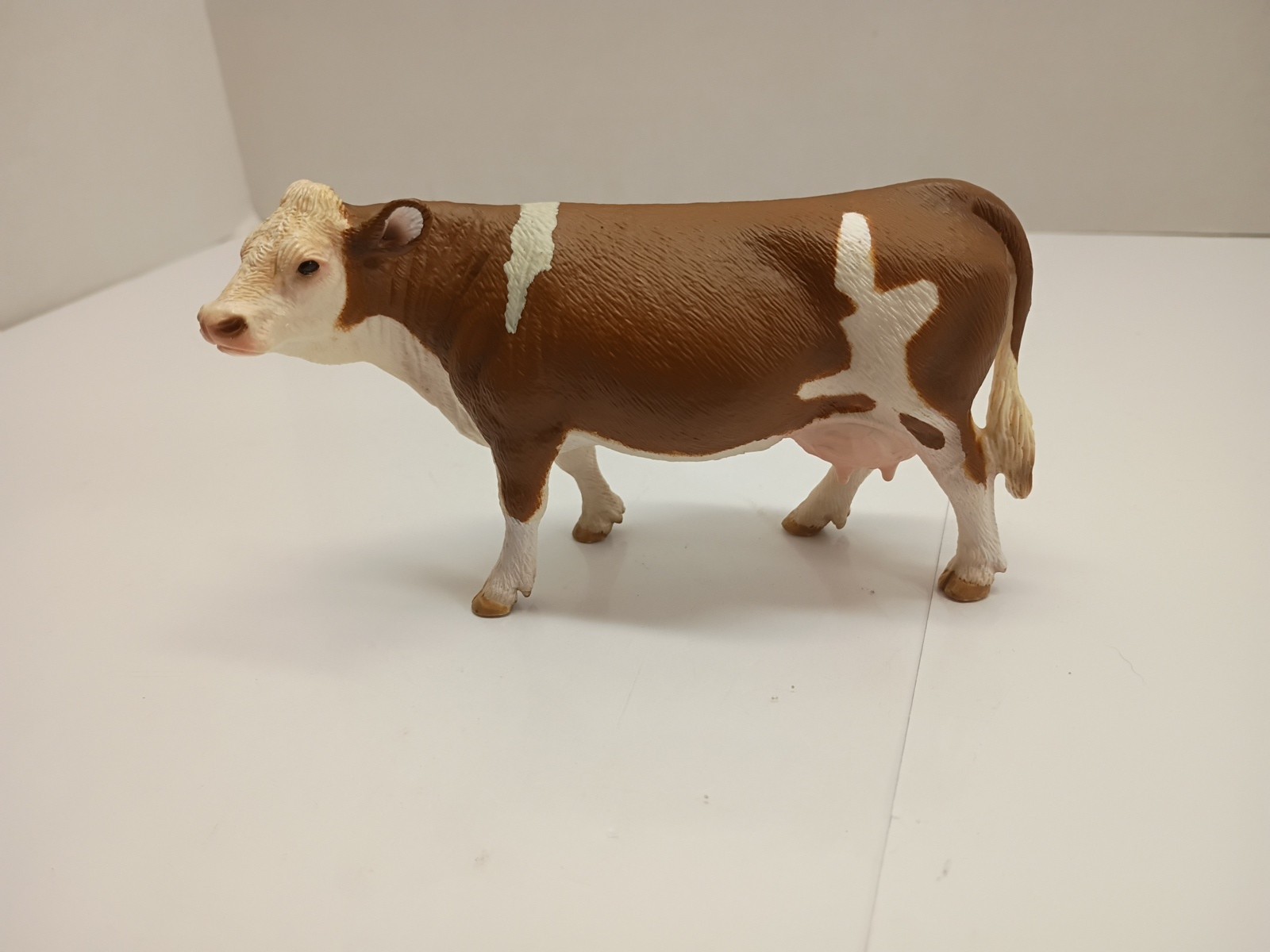 Schleich SIMMENTAL COW & Dairy Farm Figure Brown & White AM LIMES 69 D73527 Reti