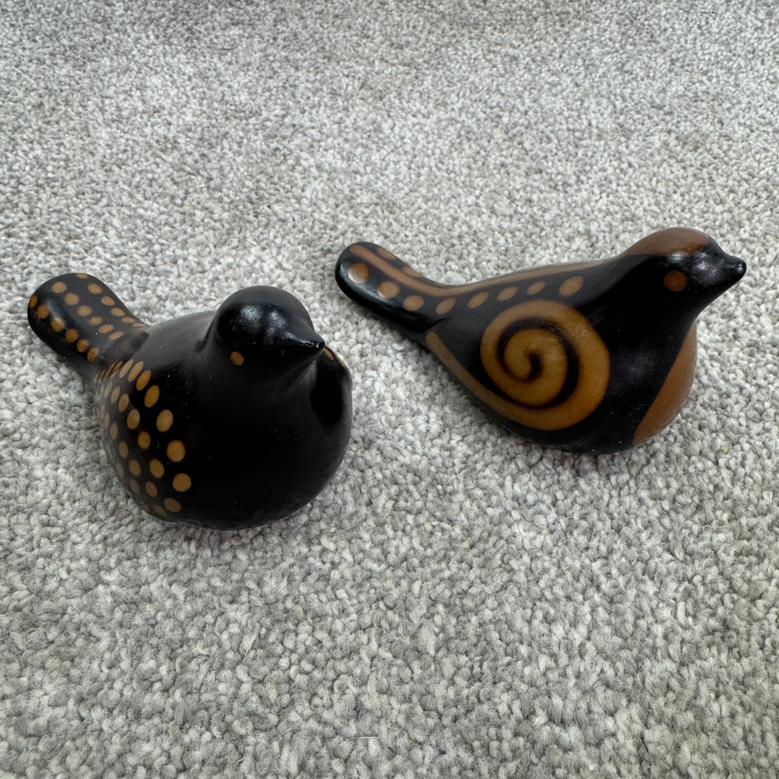 Set Of 2 Vtg Peruvian Handcrafted Chulucanas Birds Dots & Swirl Art Pottery MCM