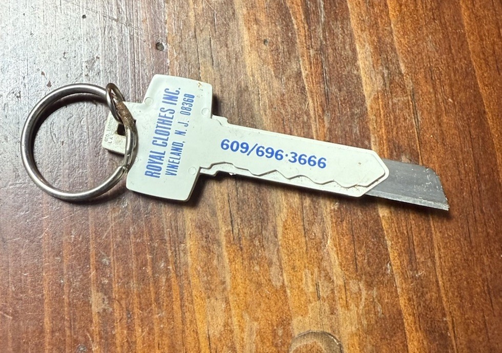 A122 Vintage Key Sliding Pocket Knife Keychain Advertisement Vineland New Jersey