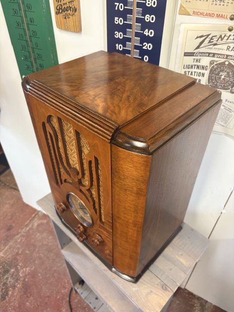 Grunow 670 Tombstone Radio