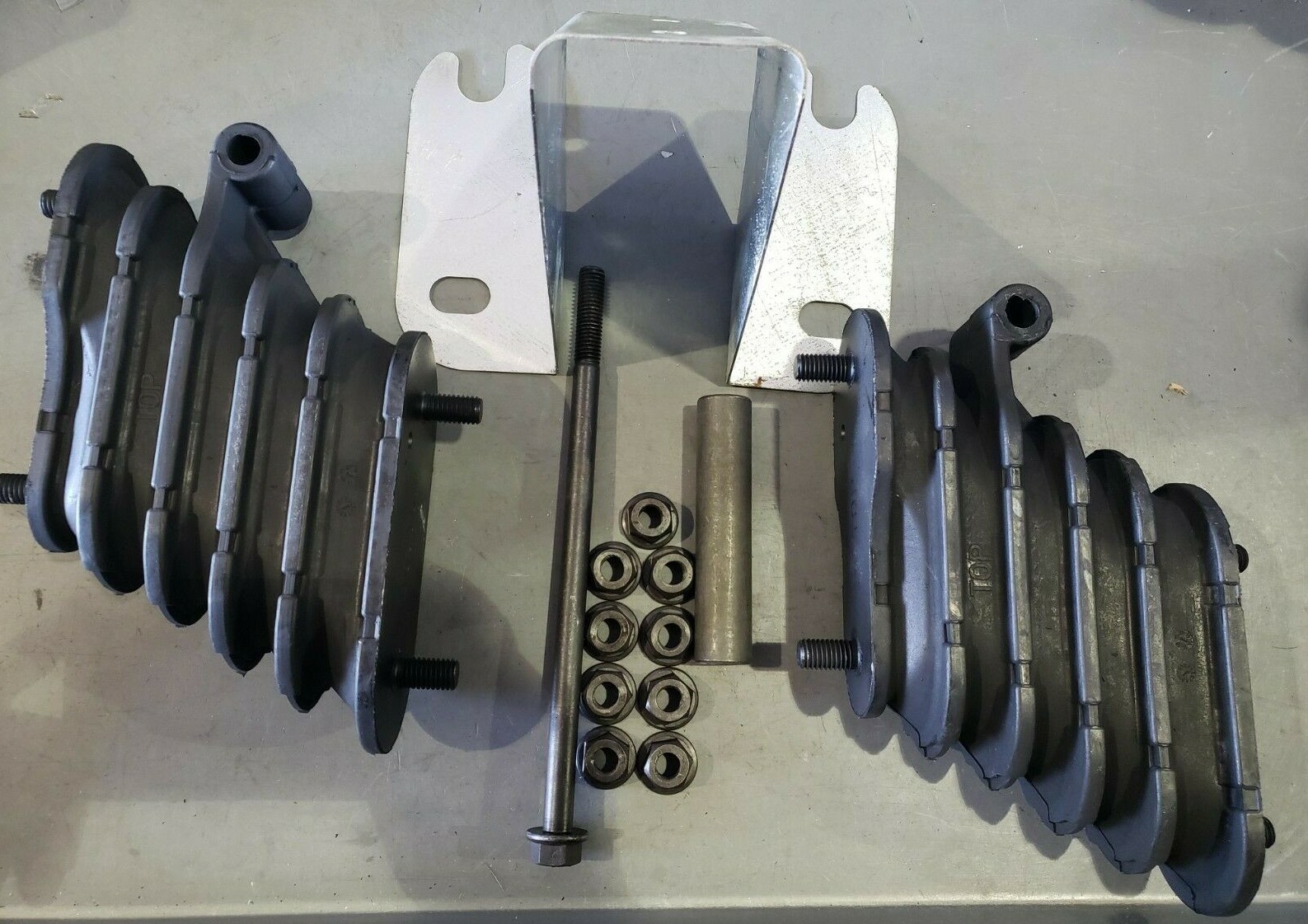 One Pair Hendrickson Haulmaax 460 Bolster Springs Wear Plate 64179-048 64179-037