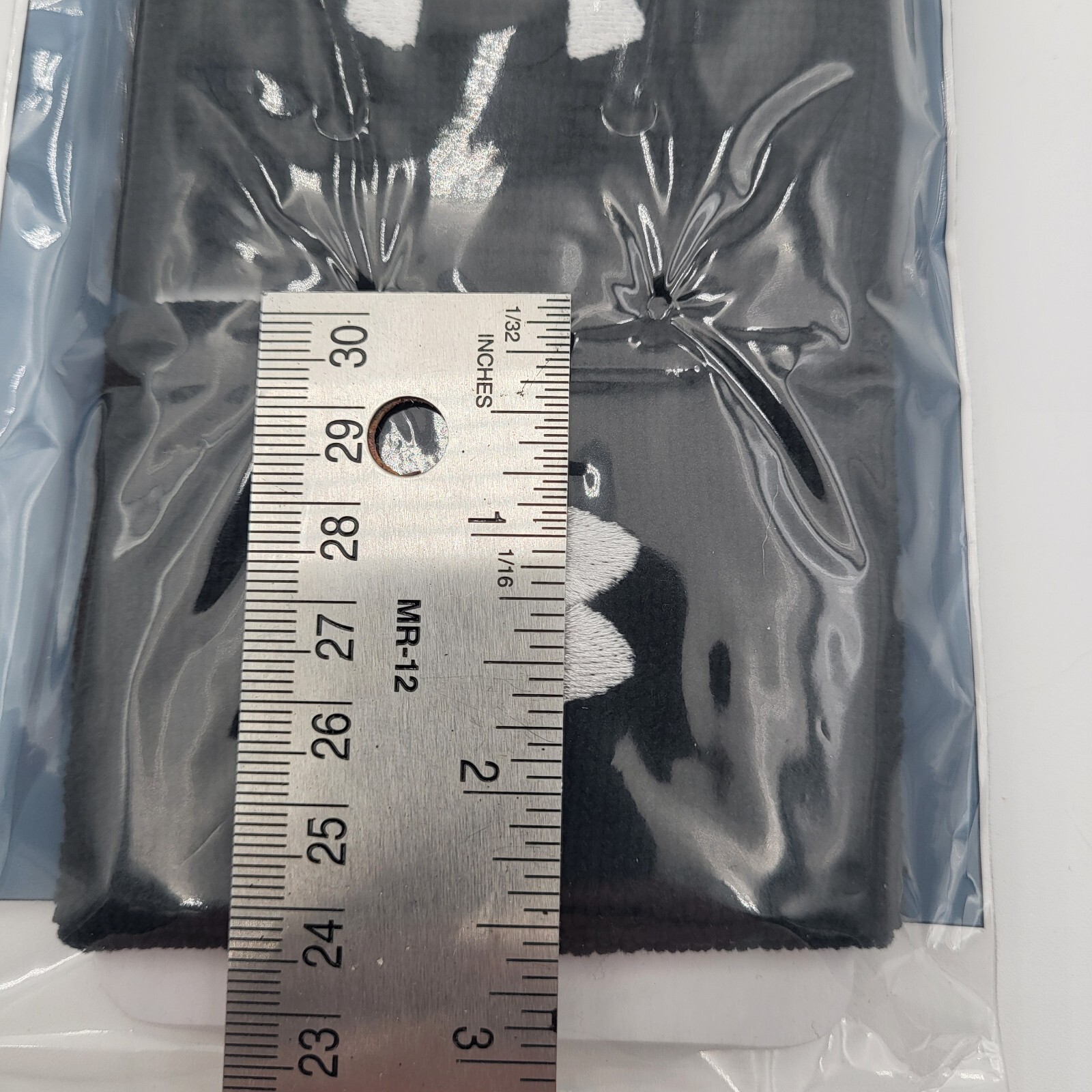 Under Armour 2 Pack Black White Mens 3" Wristbands Wicks Sweat 1276991