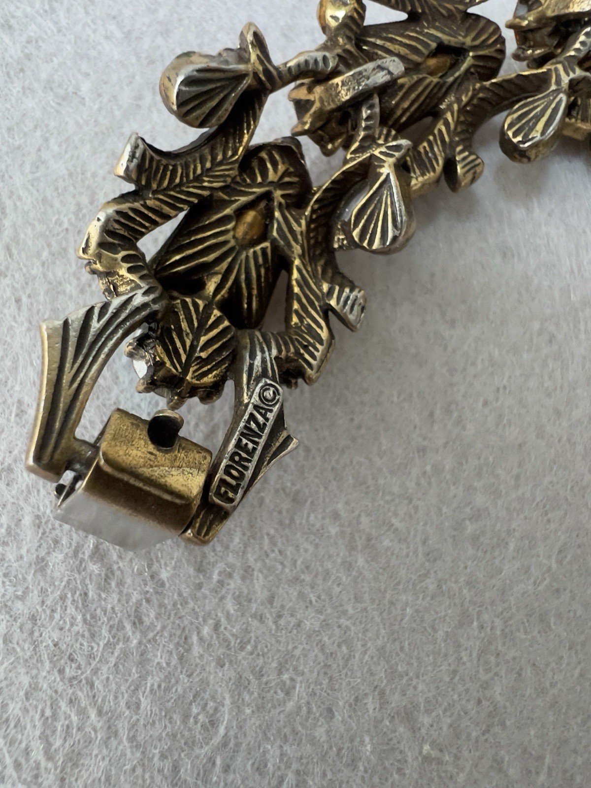 Vintage FLORENZA Olivine Two-Tone Tulip Keystone Exquisite Rhinestone Bracelet