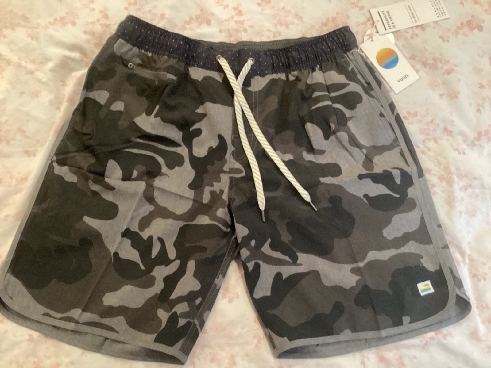 Vuori Men's, The banks short, grey camo, size large, new with tag on.