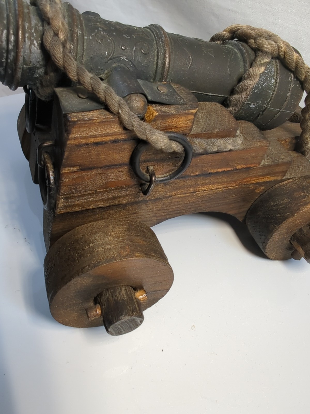English Naval Cannon Replica XVII Century Cast Iron Oak Carriage NiceDetailing