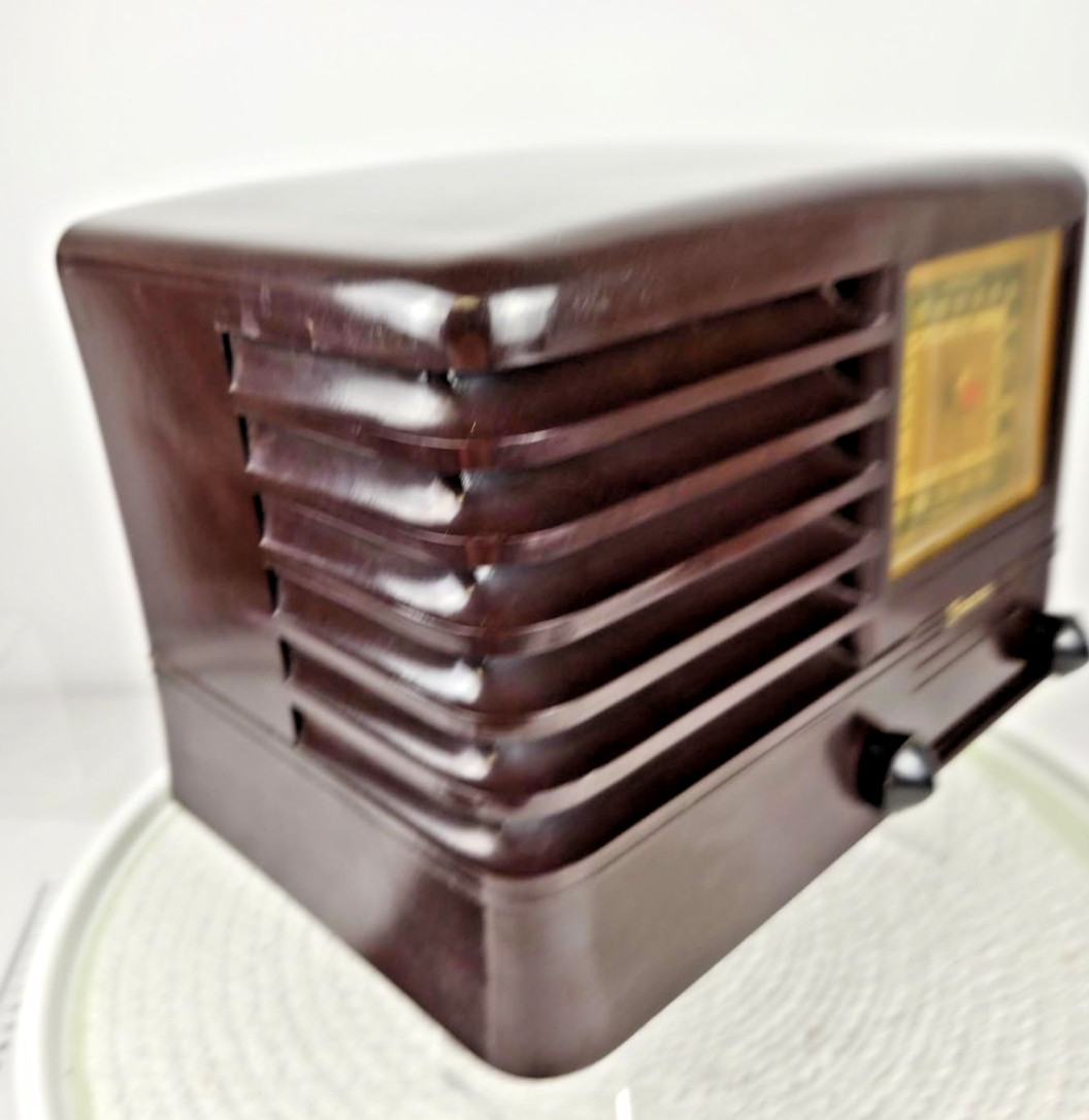 Vintage Emerson Model 330 Bakelite Tube Radio 1939 Art Deco AM Untested