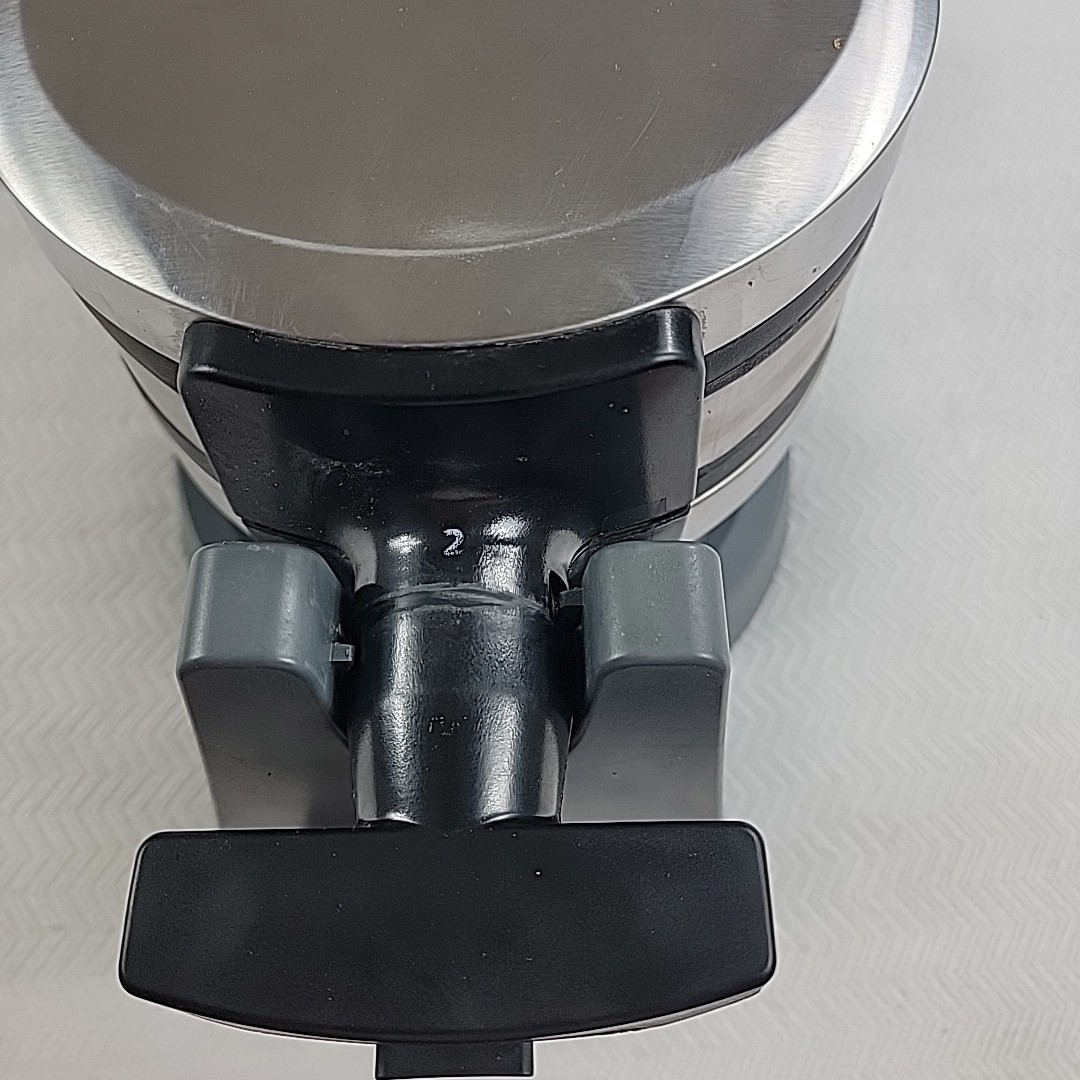 CRUX Double Rotating Belgian Waffle Maker GH-6200A Nonstick Stainless Dent Works