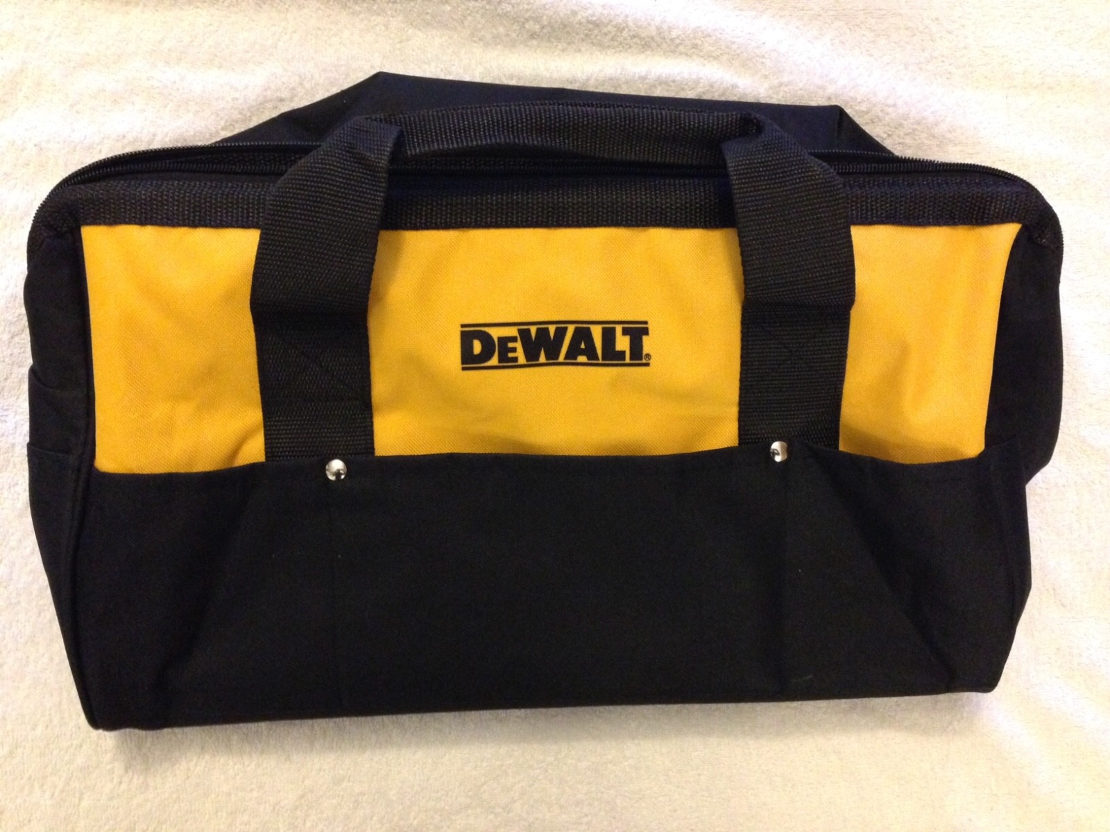 New Dewalt DCK019 Tool Bag Heavy Duty Ballistic Nylon 19” x 12" x11" w 6 pockets