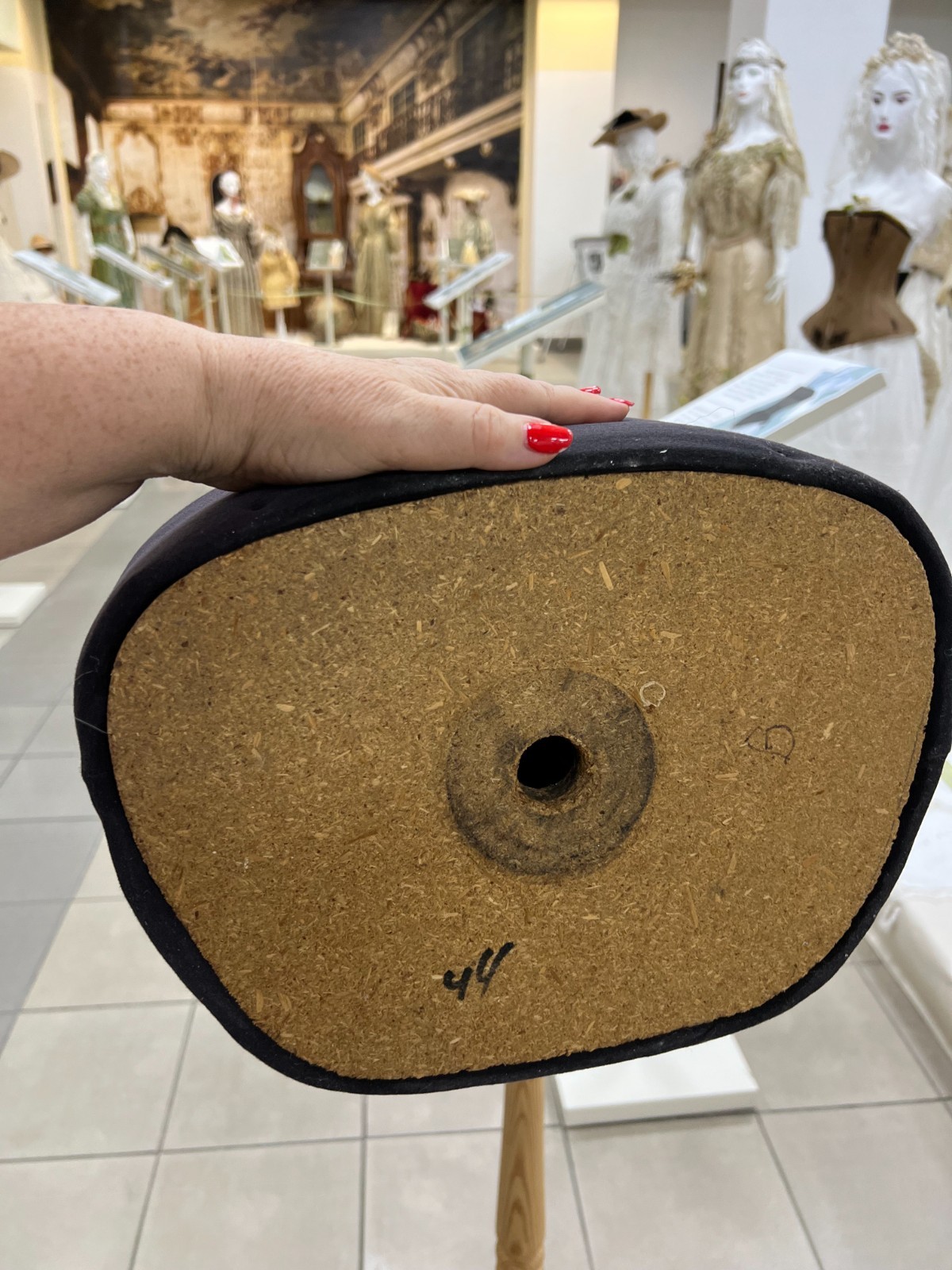 Vintage mannequin for women's clothing, 1940-1950.