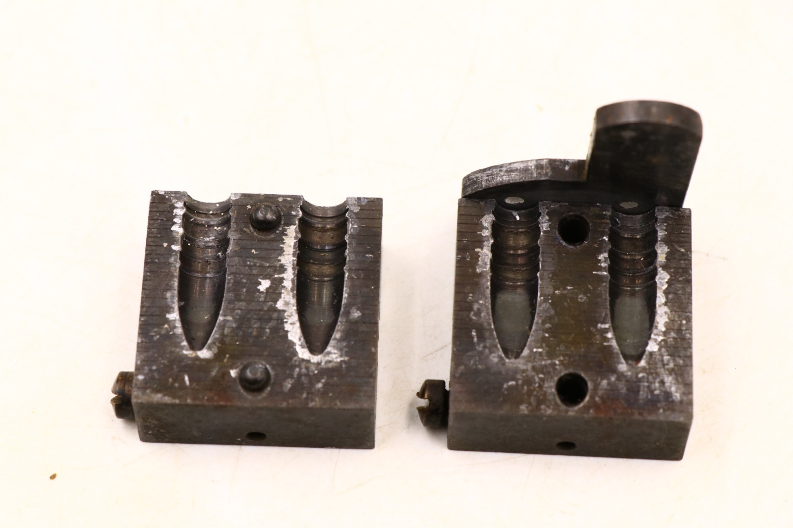 RARE .311 Bullet Mold K-311-1140 Double Cavity USED