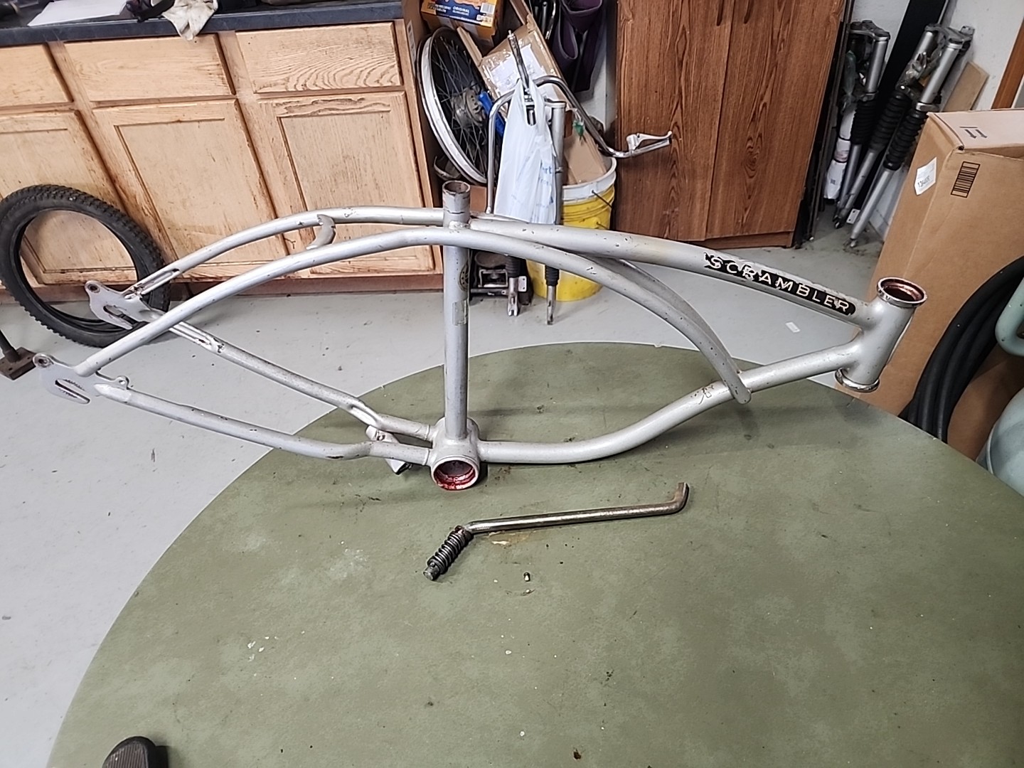 1975 SCHWINN STINGRAY SCRAMBLER BMX 20 INCH SILVER FRAME KICKSTAND HEADBAGE L$$K