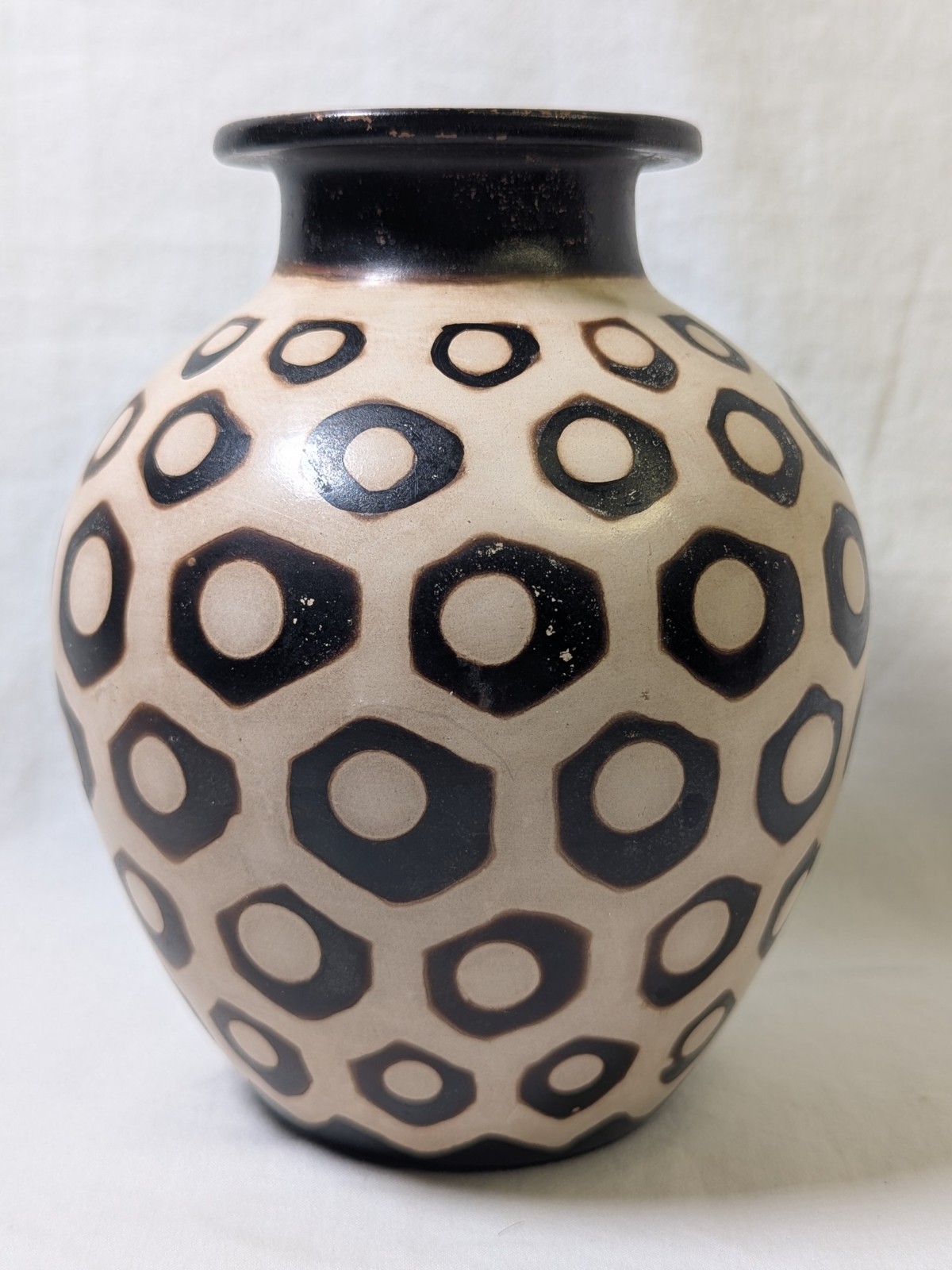 Segundo Carmen Chulucanas Peru Art Pottery Vase Signed Geometric Black Cream 6"
