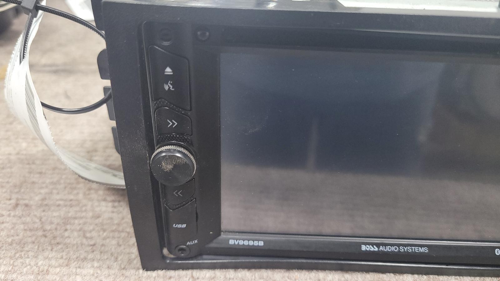 2005 Chevrolet Aftermarket BOSS A/V Equipment AM-FM Stereo 6 disc CD