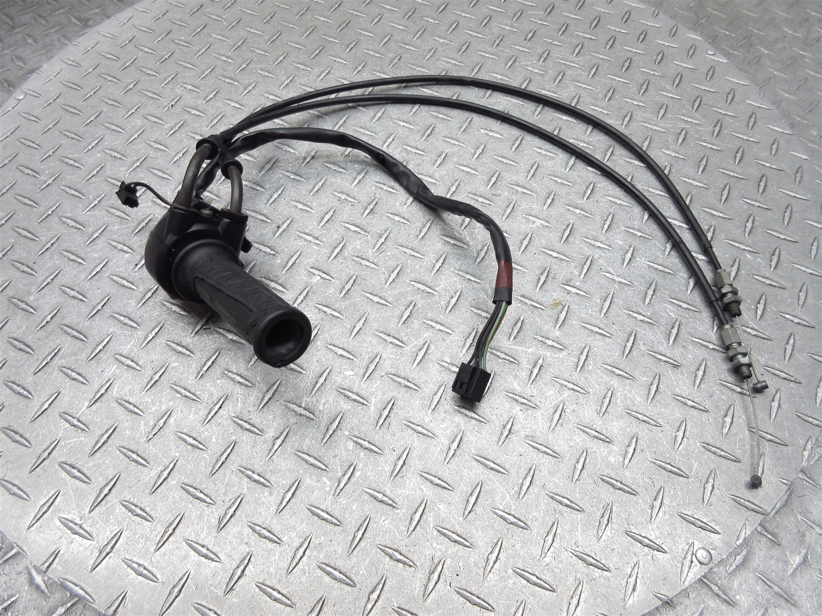 2003 03-04 Suzuki GSXR 1000 GSXR1000 Right Switch Throttle Control Cable Grip