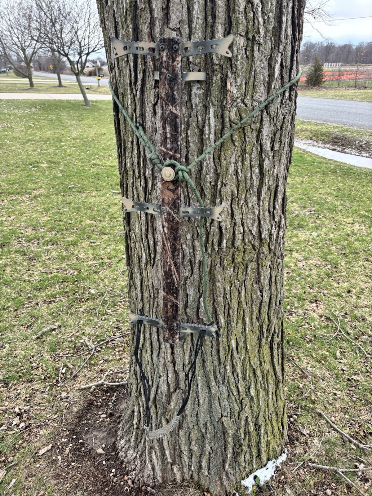 Camouflage Hawk Climbing Sticks for Mobile Hunting