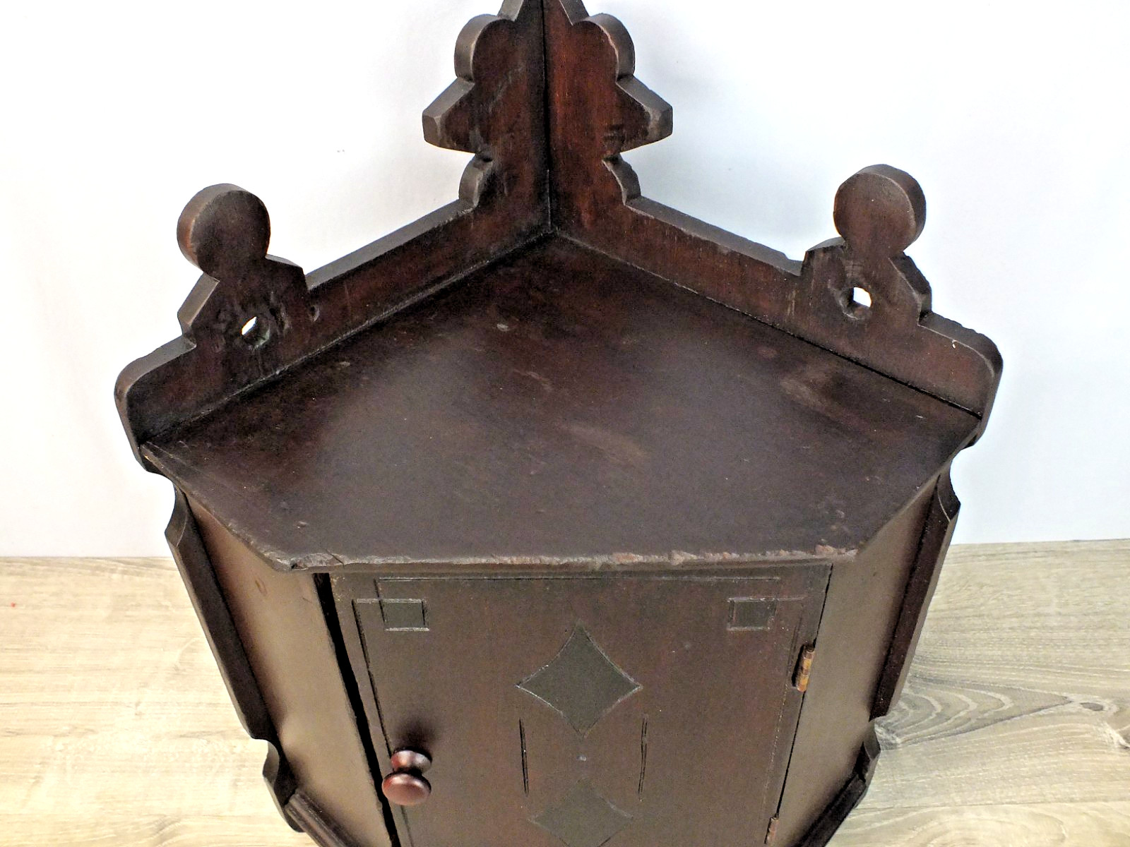 1800s Antique Wall Hung Corner Cabinet Dark Red Brown Finish w Black Highlights