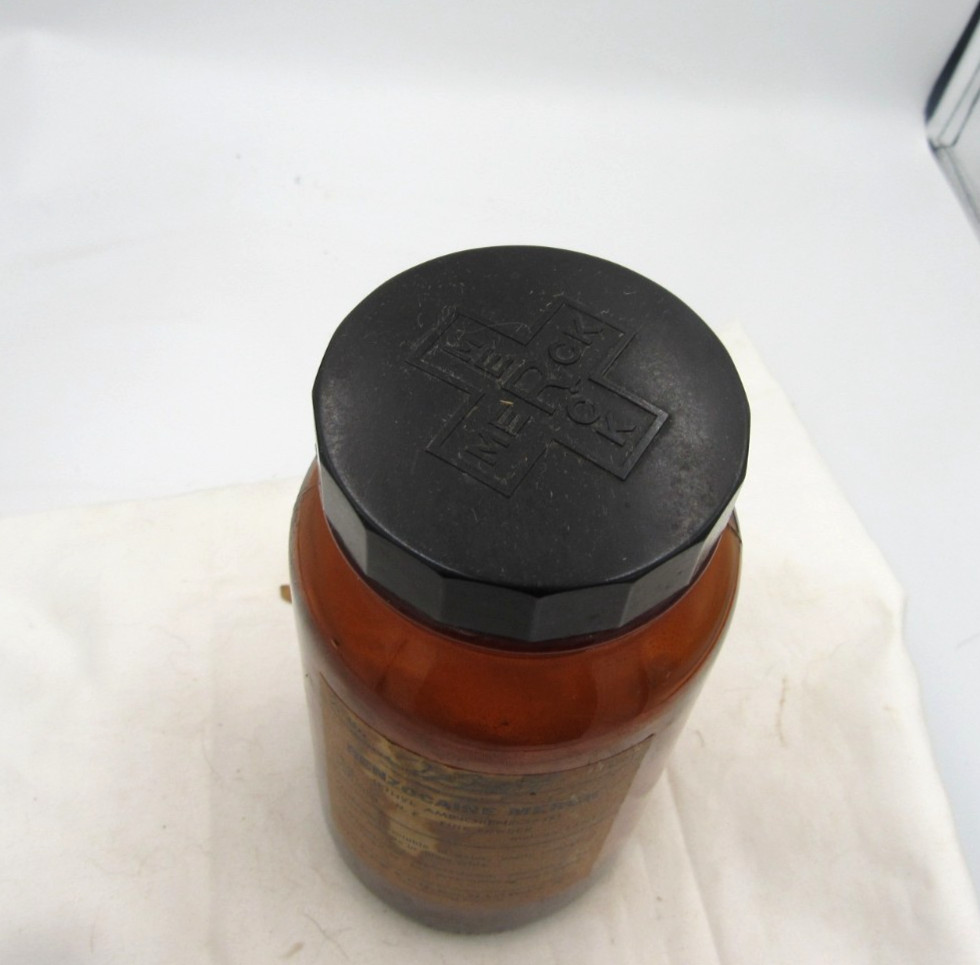 1950's Merck & CO Rahway NJ Benzocaine 5" Amber Medicine bottle