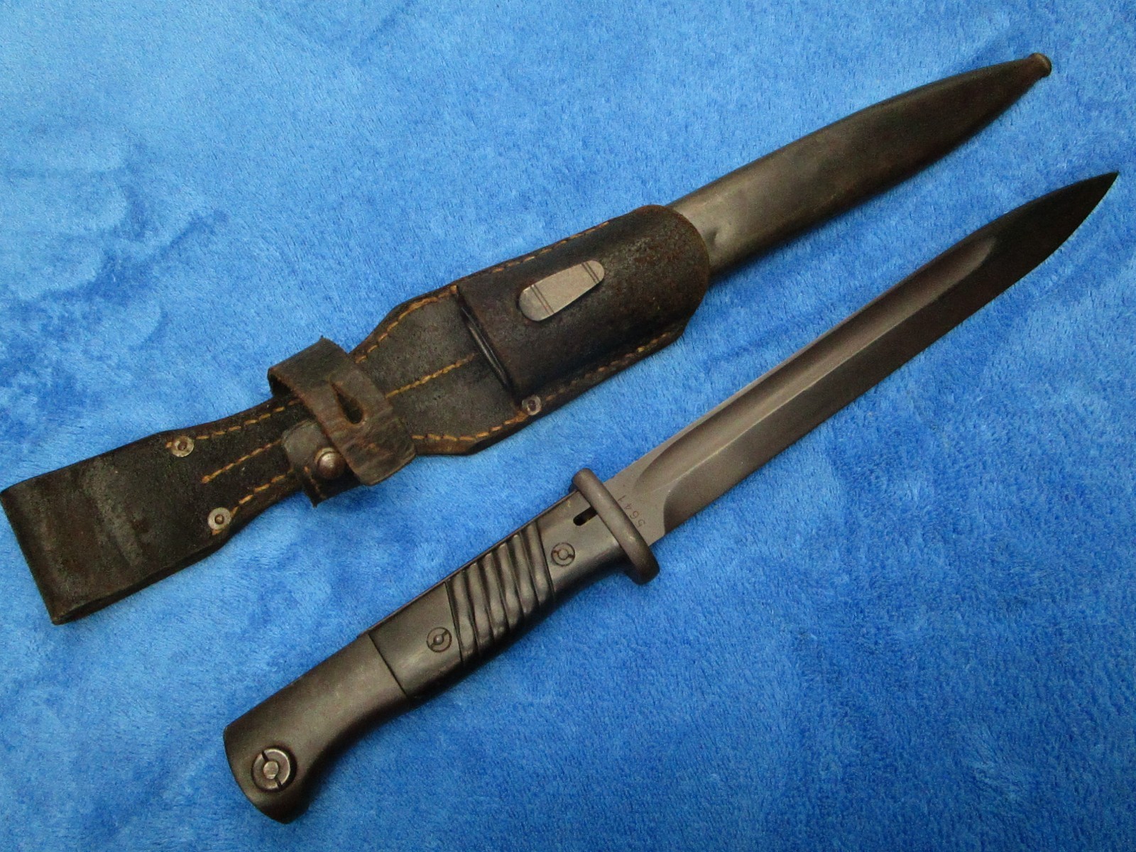 ORIGINAL WW2 GERMAN F.HERDER 1939 BAYONET AND SCABBARD WITH FROG MATCHING NUMBER