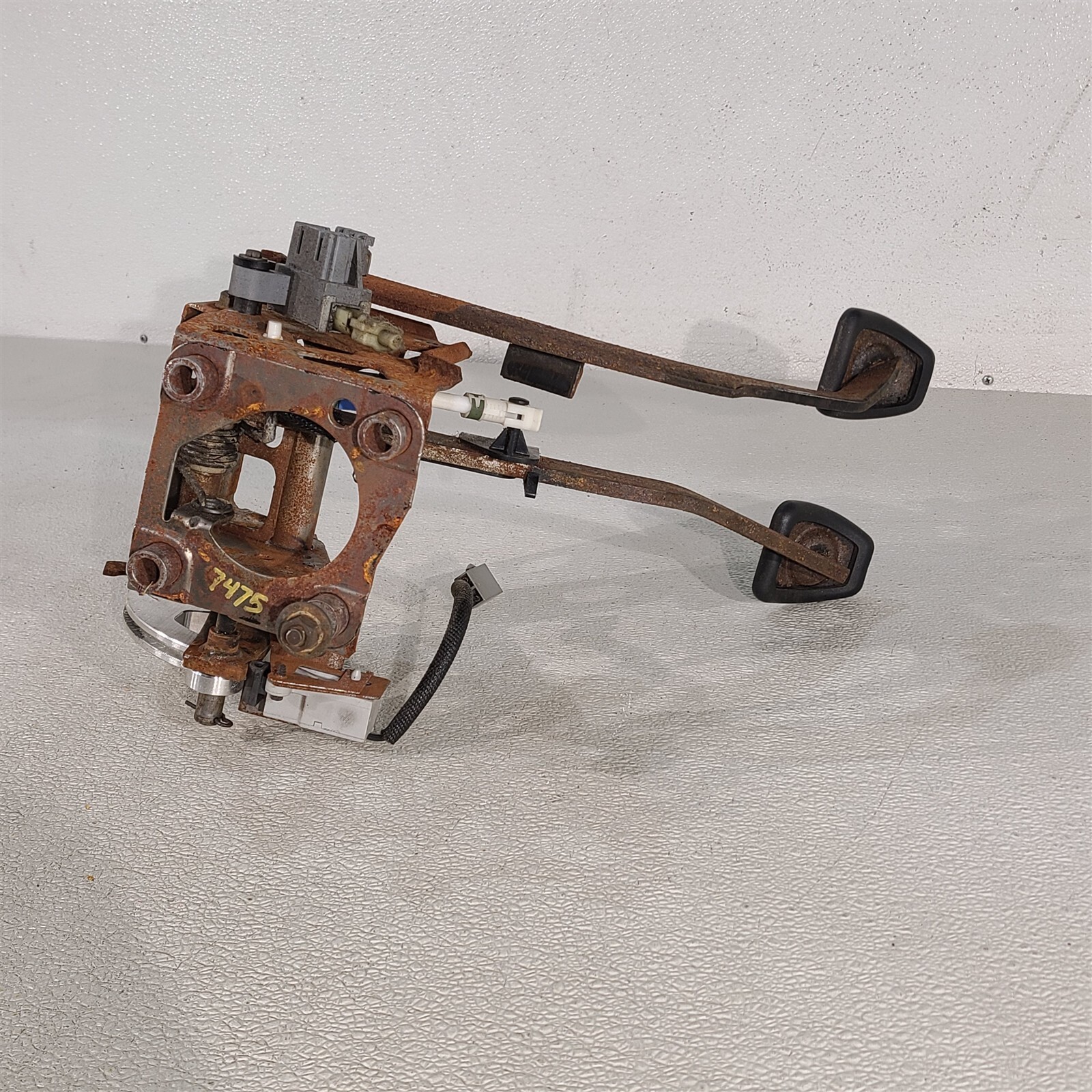 94-98 Mustang Clutch & Brake Pedal Assembly Manual Trans Aa7475 - NOTE