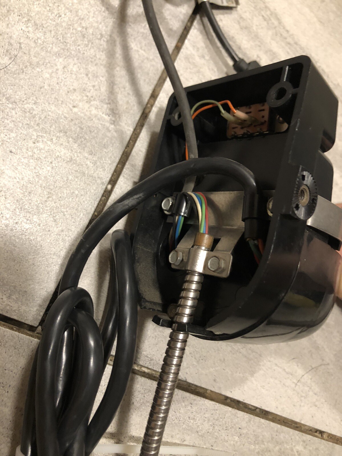 Motorola MCS2000 2-way Radio Privacy Handset Hang-up Cup Model YLN1149A