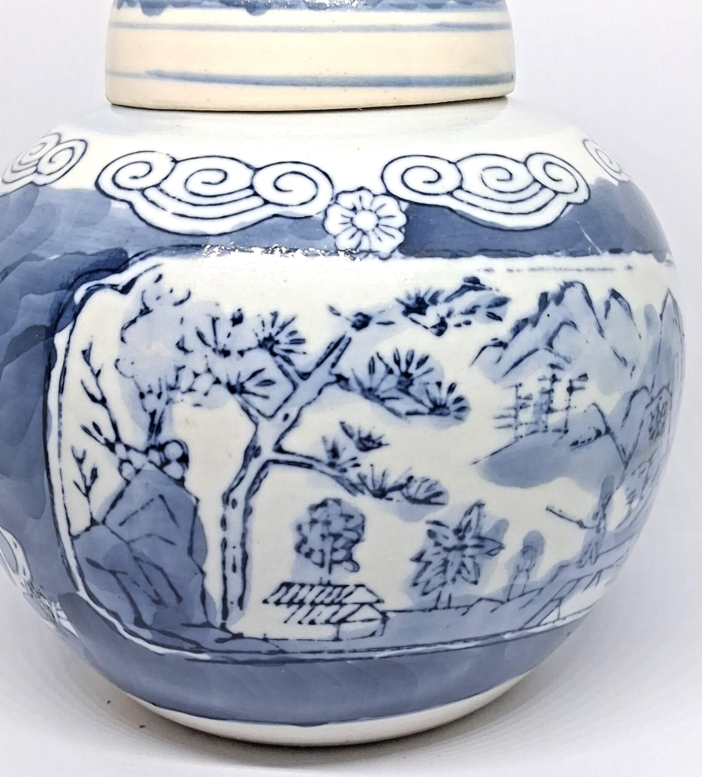 Beautiful Asian Blue & White Glaze Ceramic Lidded Ginger Jar / Urn 4.5" Tall