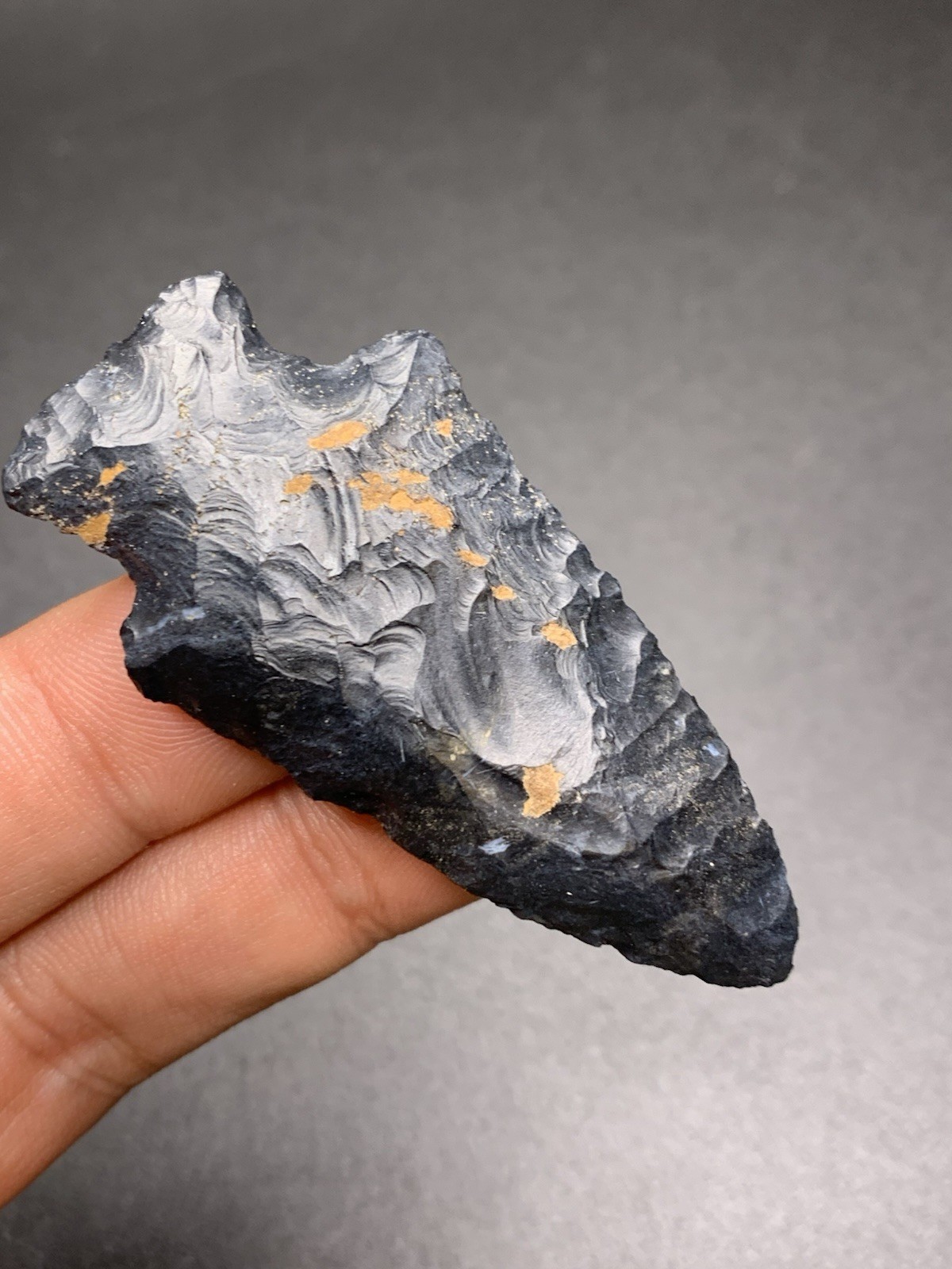 Authentic Heavy Duty Arrowhead From Ohio 2 3/8 Inch Glossy Coshocton Well Flaked