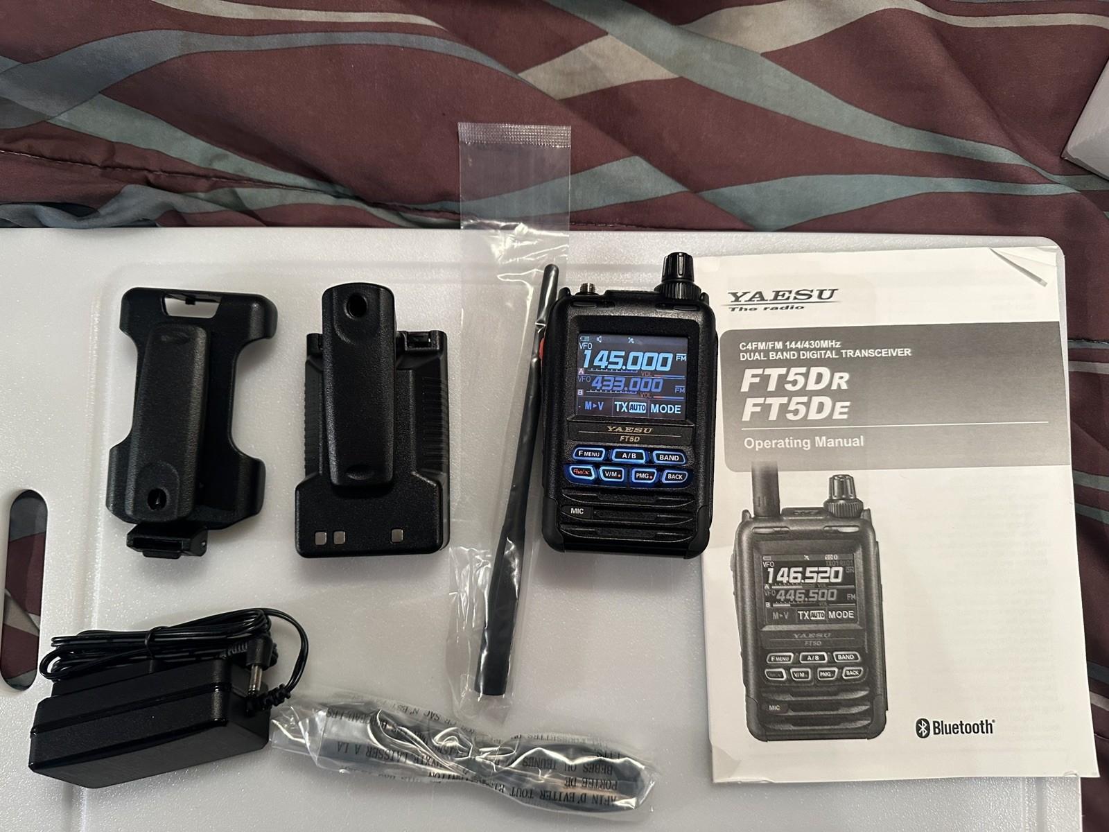 YAESU FT5D 144/430MHz Dual Band Digital Trans. OP Box + Extra Battery, &cradle