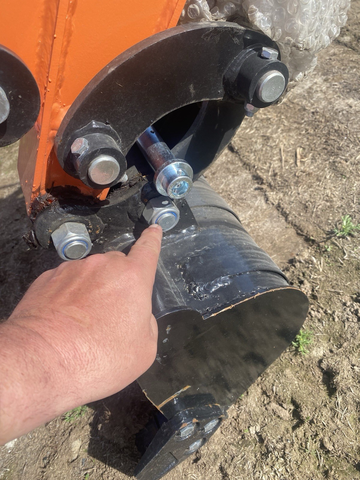 25 Mm Pins For One Ton China Excavator Greasable Bucket Thumb