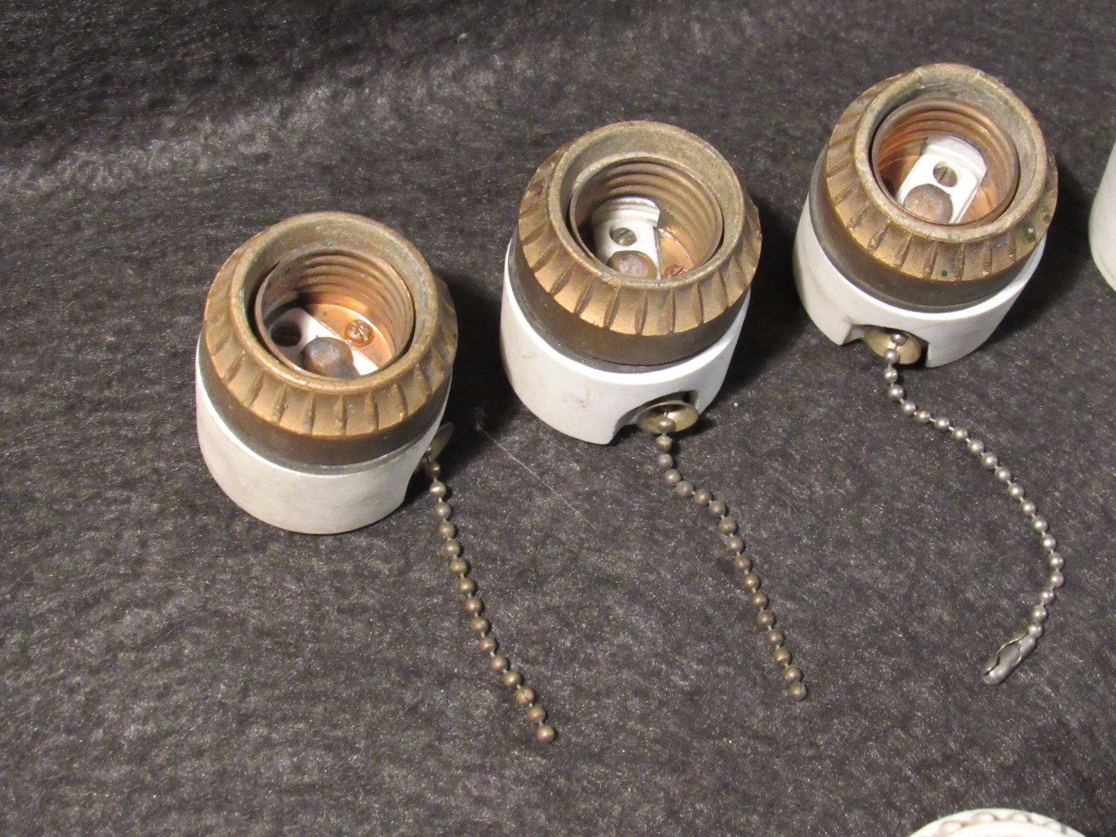 1 Antique Medium Base Two Piece Screw Top Switched Porcelain Light Socket Switch