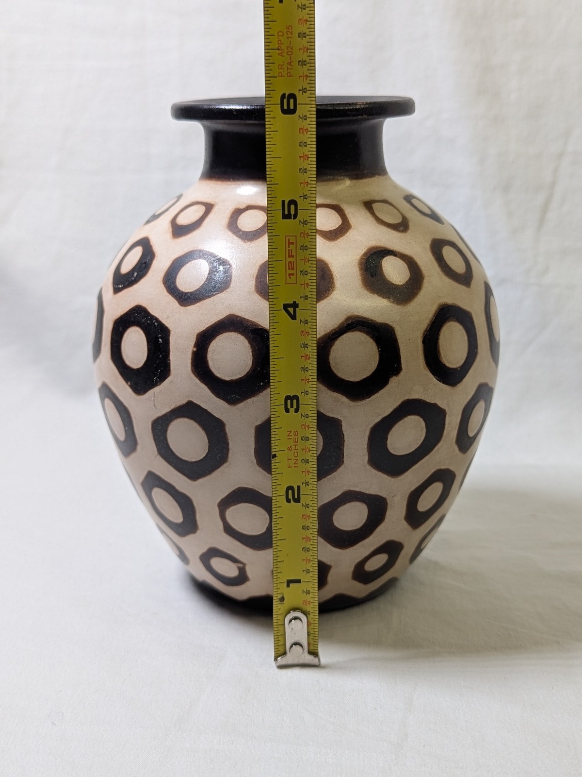 Segundo Carmen Chulucanas Peru Art Pottery Vase Signed Geometric Black Cream 6"