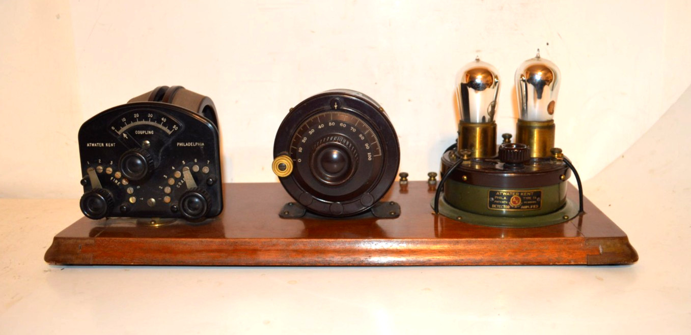 SCARCE 1922 ATWATER KENT'S FIRST  MODEL 1, #3925 BREADBOARD RADIO RECEIVER