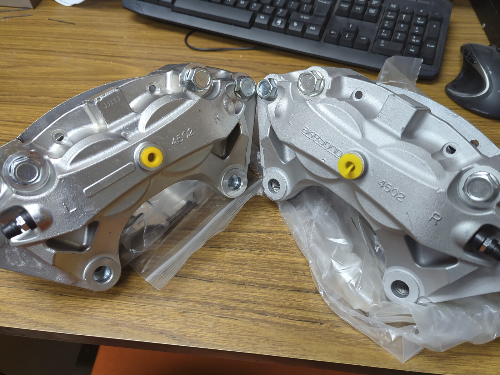 (2) Front 4 Piston Brake Calipers Pair FX50 G37 G37X Q50 09 370Z Plain or Red