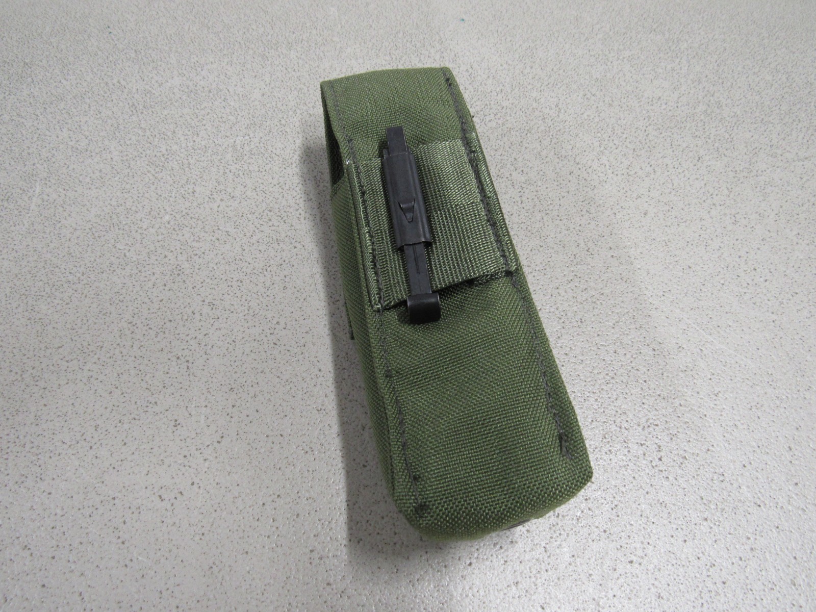 Old Gen Eagle OD Green Suppressor Pouch w/ Alice Clip Flashlight Pouch NOS