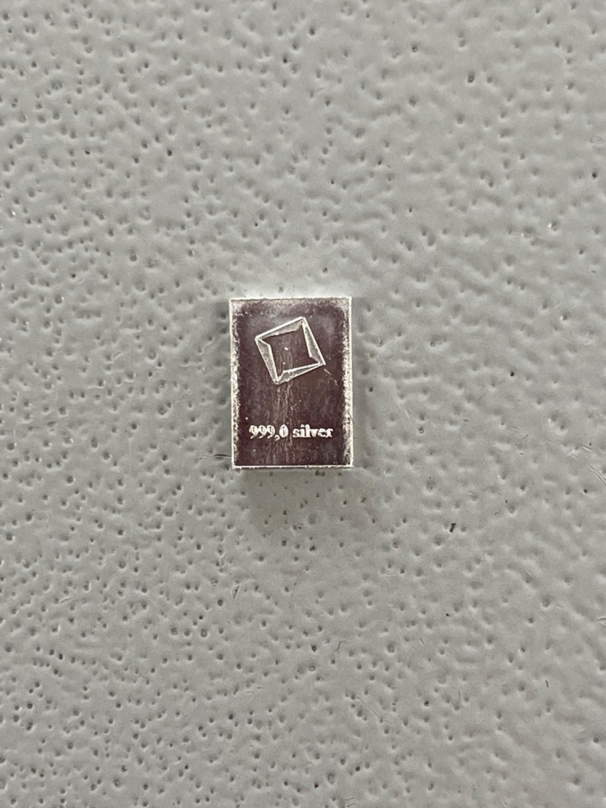 1/ Gram Silver bar – .999 Fine Silver smaller than a dime