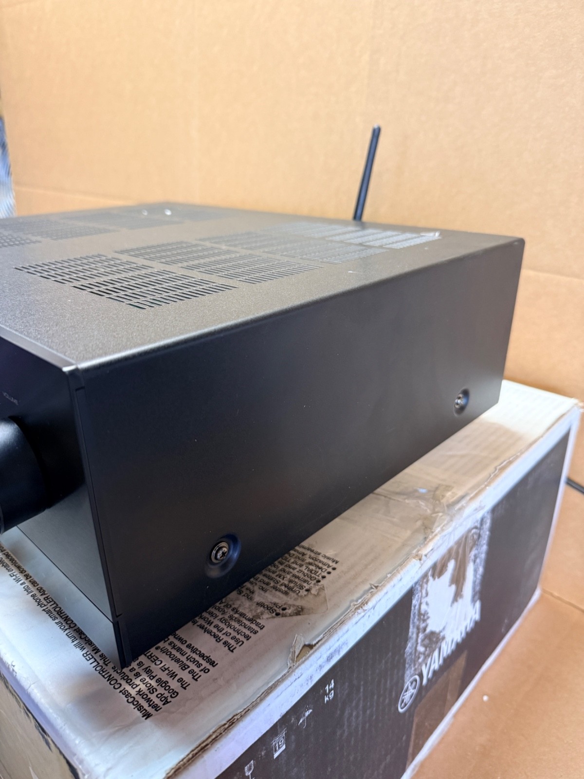 Yamaha R-N800A Receiver Black for parts or repair *UNTESTED*