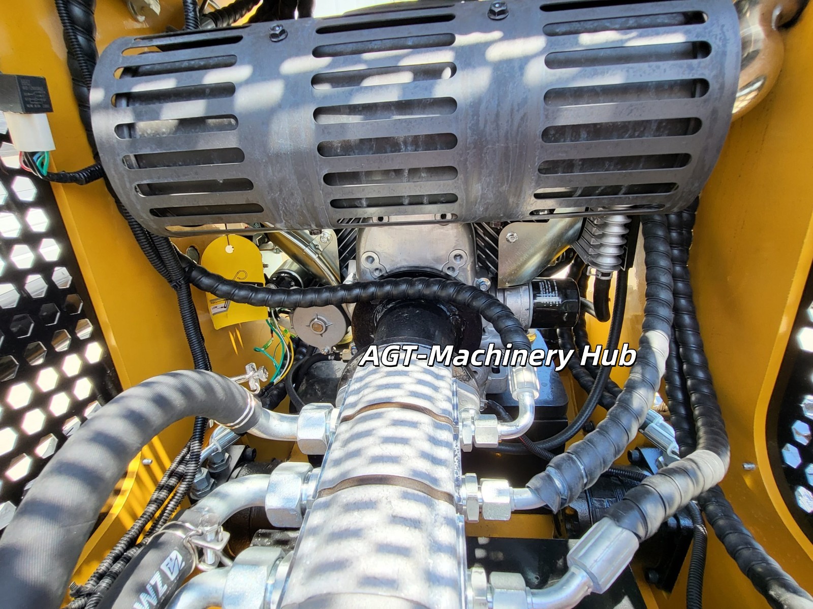 AGT CRT23 Mini Skid Steer Loader 3 Pump 3 Valves 23HP V-Twin RATO Engine