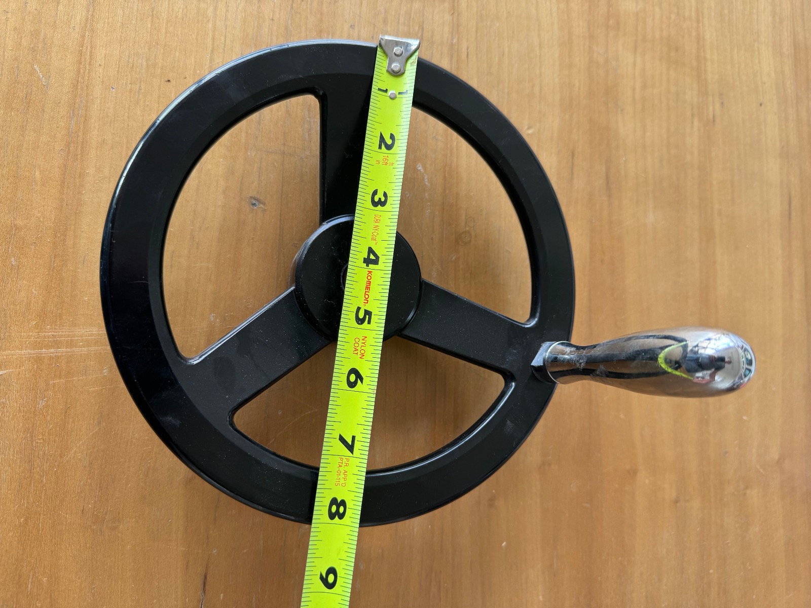 8" aluminum handwheel for 5/8" shaft, 4" swivel handle