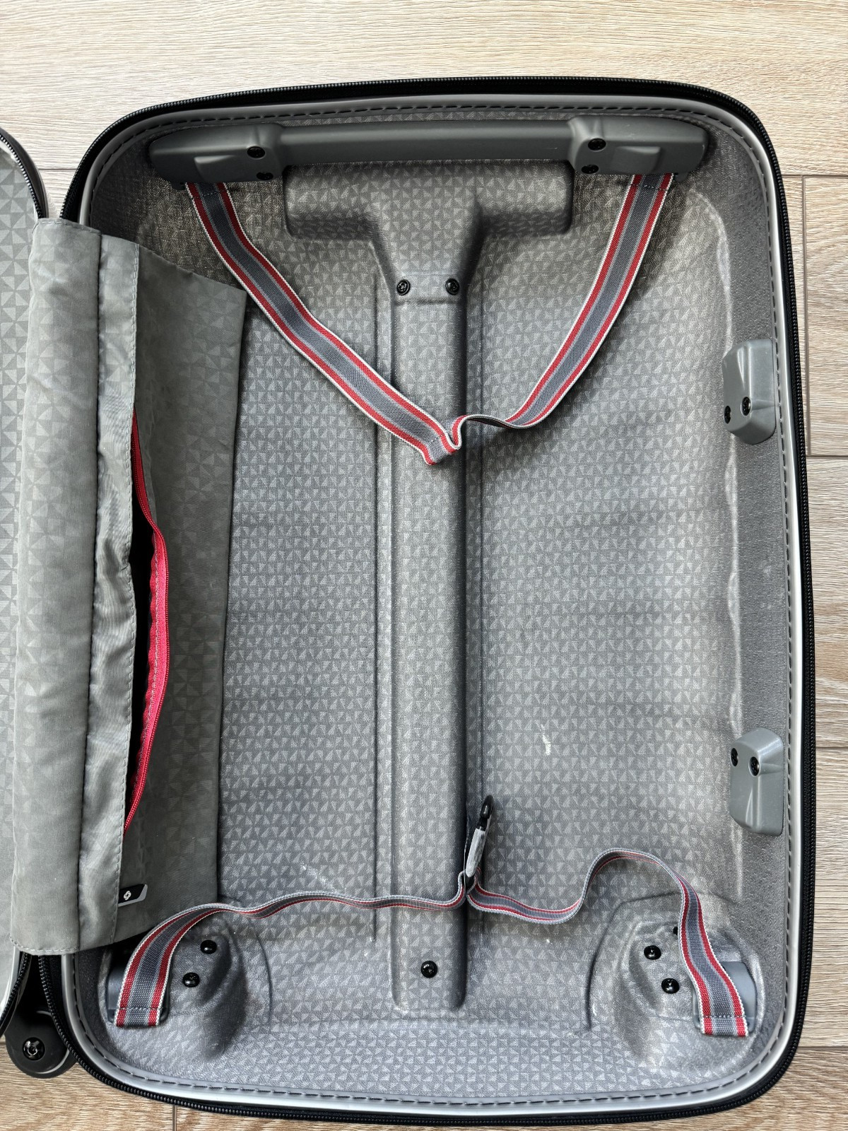 Samsonite Firelite Limited Edition for Tupperware 20” Spinner Carry-On Luggage