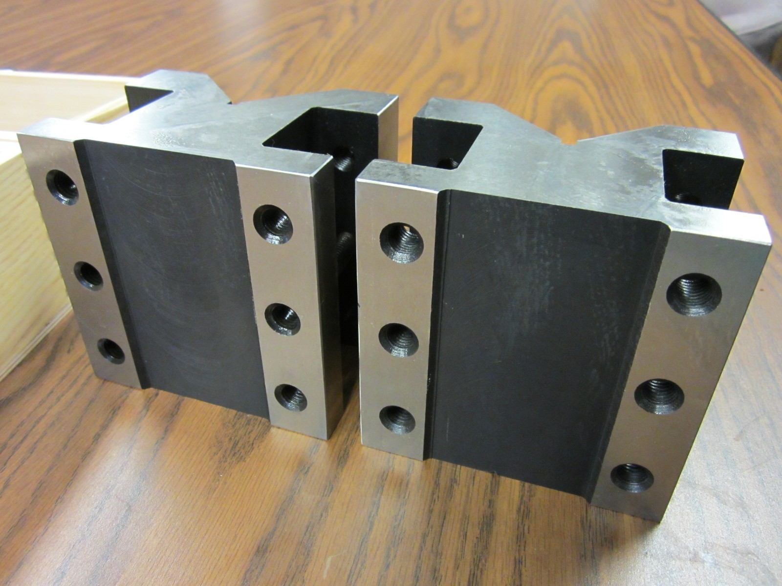 4-1/8" PRECISION V-BLOCK PAIR W. CLAMPS part# 706C-755--New