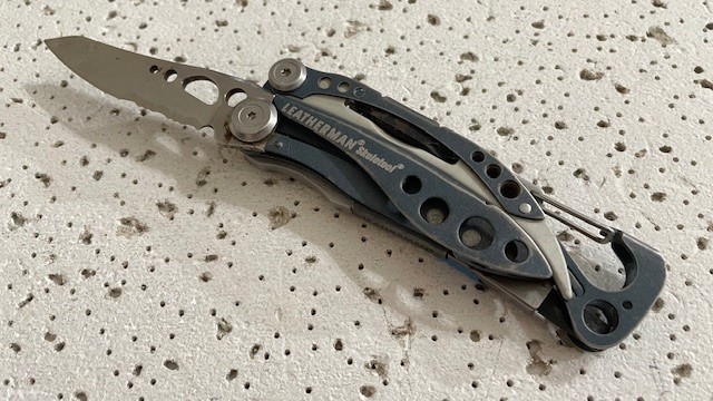 Leatherman Skeletool Stainless Steel Blue Multi Tool Pliers, Combo Blade Knife,