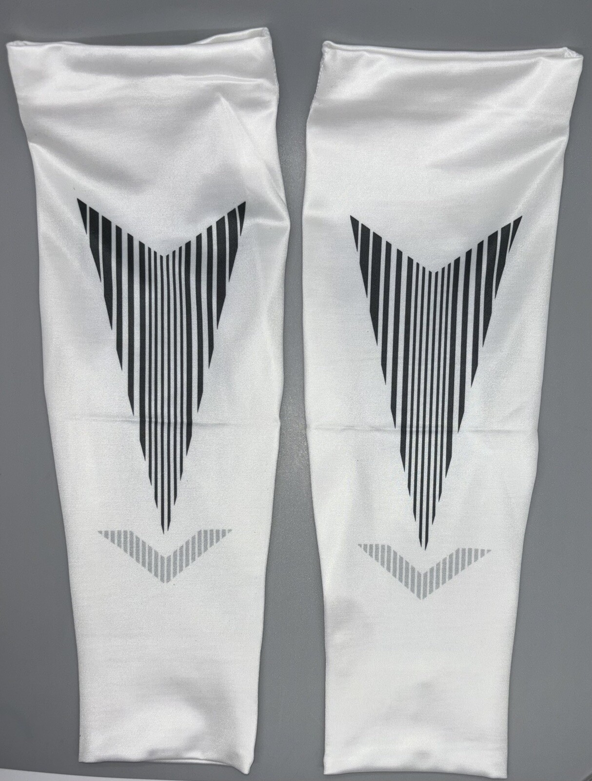 Nike Oregon Ducks Track PE Women’s Medium White Calf Leg Sleeves X’s 2 BRAND NEW