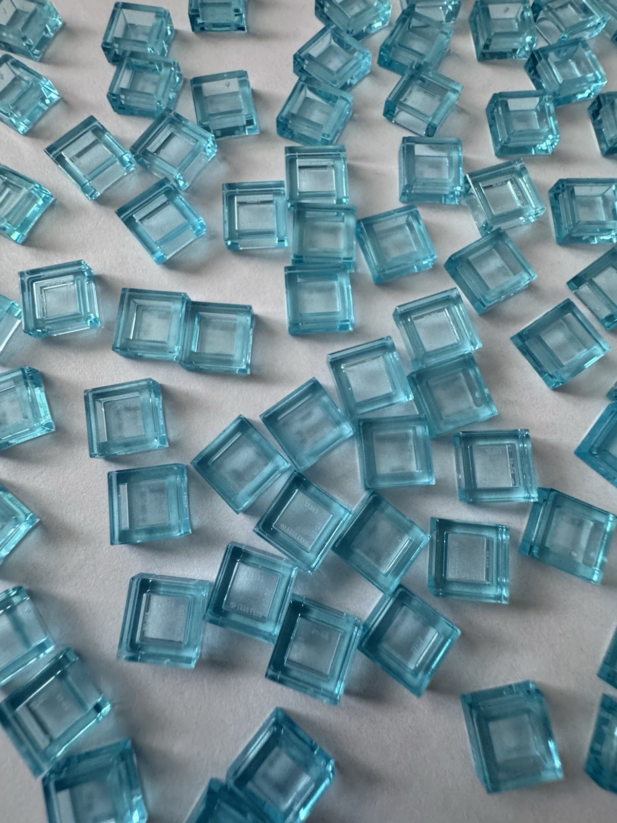 LOT OF 200 BRAND NEW LEGO PIECES BLUE CLEAR TRANSPARENT 1x1 FLAT WATER LAKE