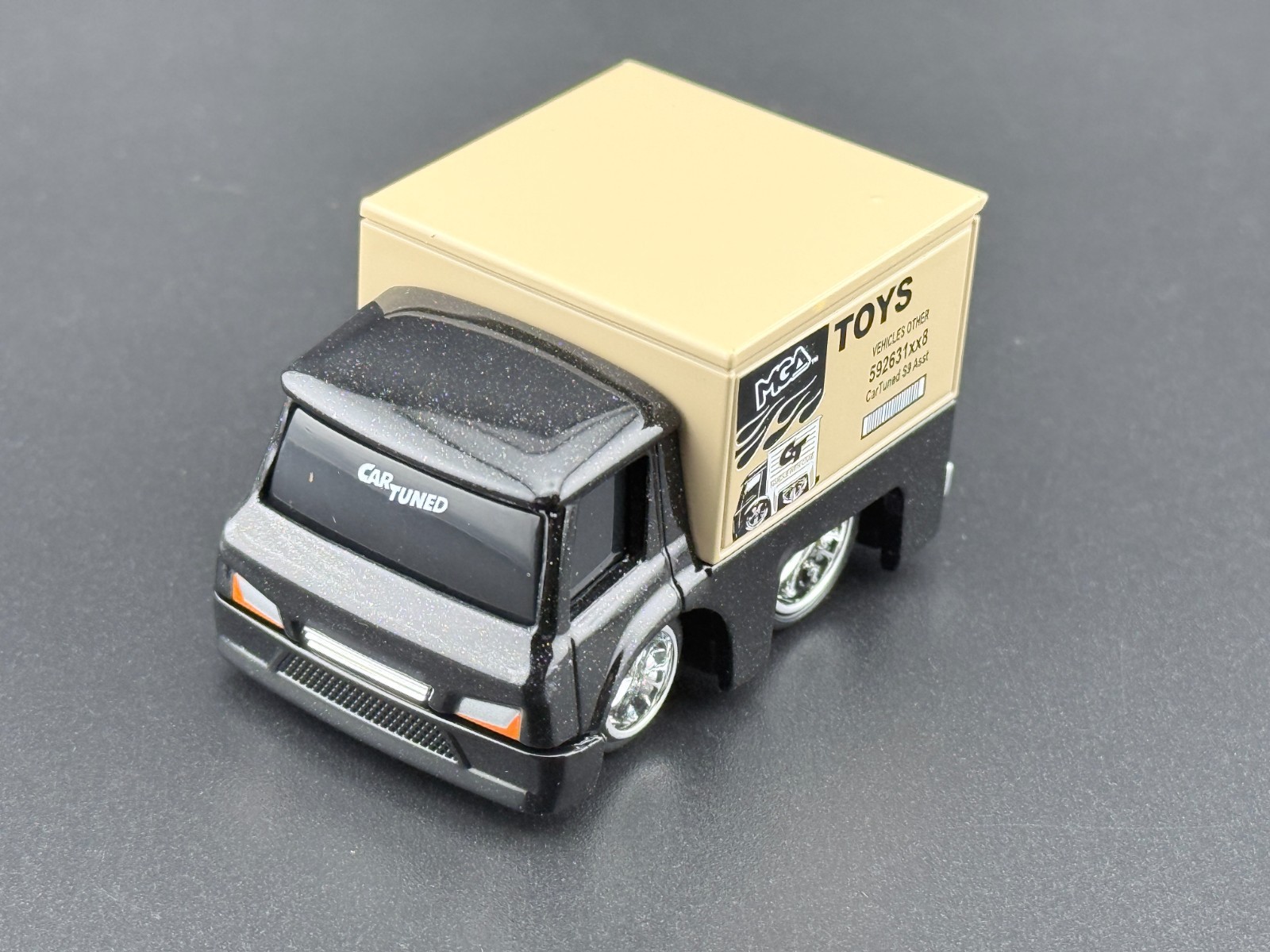 Cartuned CT Box Truck (Customs) Series 9 Mainline 2026 1/64