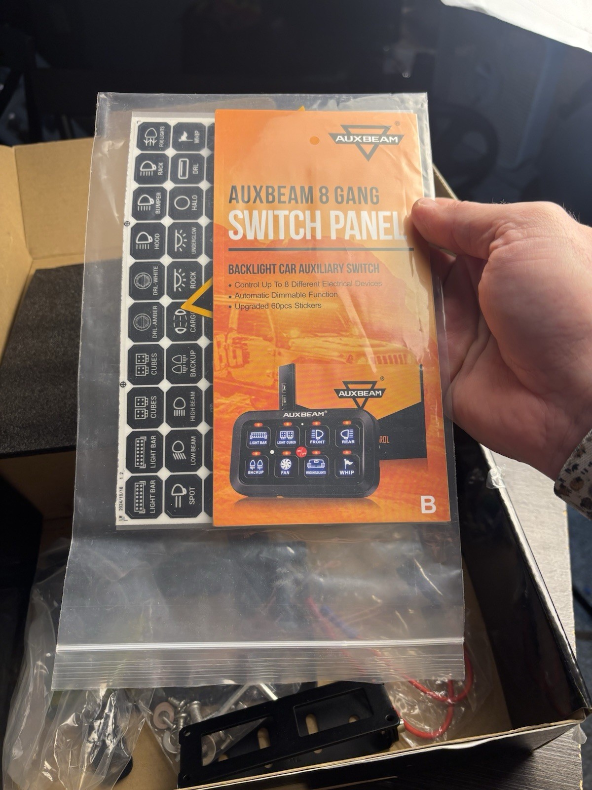 AUXBEAM 8 Gang Switch Panel On-Off LED Car Switch Panel Circuit Control 12V/24V